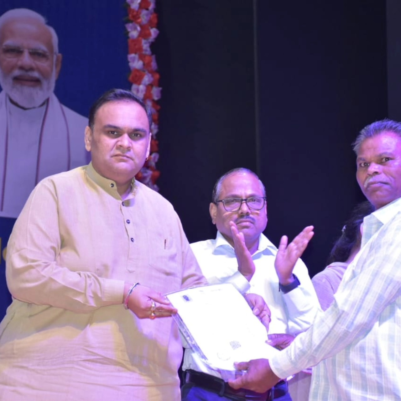 તા.૧૫/૦૧/૨૦૨૪ પ્રધાનમંત્રી જનજાતિ આદિવાસી ન્યાય મહાઅભિયાન કાર્યક્રમ આજ રોજ મહુવા ખાતે સુરત જીલ્લા પંચાયતના પ્રમુખ શ્રીમતિ ભાવિનીબેન પટેલની અધ્યક્ષતામાં યોજવામાં આવ્યો.